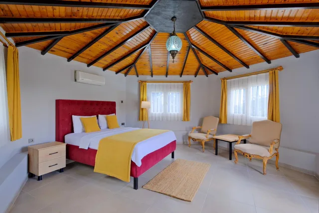 جناح، Gold Lion Hotel 1/5