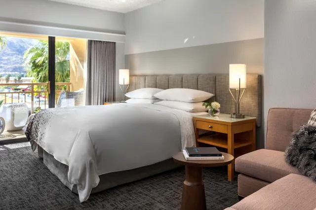 Room, King Bed, Pool Side, Balcony، Renaissance Palm Springs 4/5