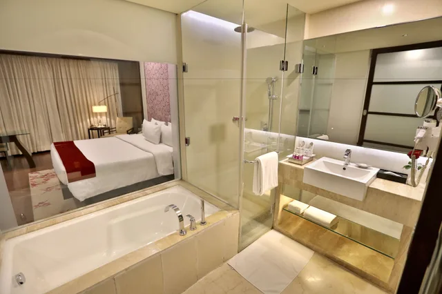 جناح بسرير كينج بحوض استحمام، Royal Orchid Jaipur 10/10