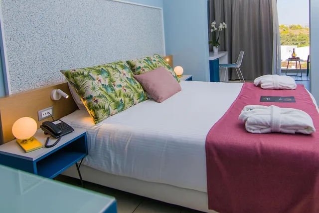Deluxe, Twin Beds, Garden or Pool View، Lindos Breeze Beach Hotel 8/10
