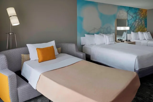 Room, Multiple Beds, Airport View، Courtyard Marriott Toronto Airport 1/3
