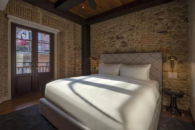 Casco, King Bed, Hotel La Compania In The Unbound Collection By Hyatt 6/10