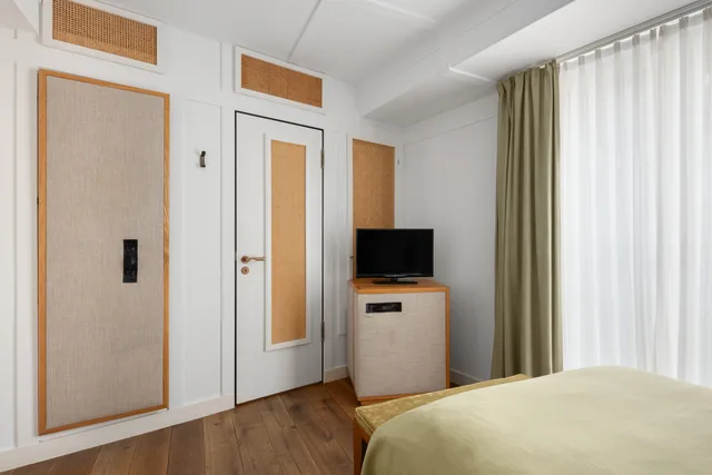 Courtyard, Single، Louis Hotel 1/4