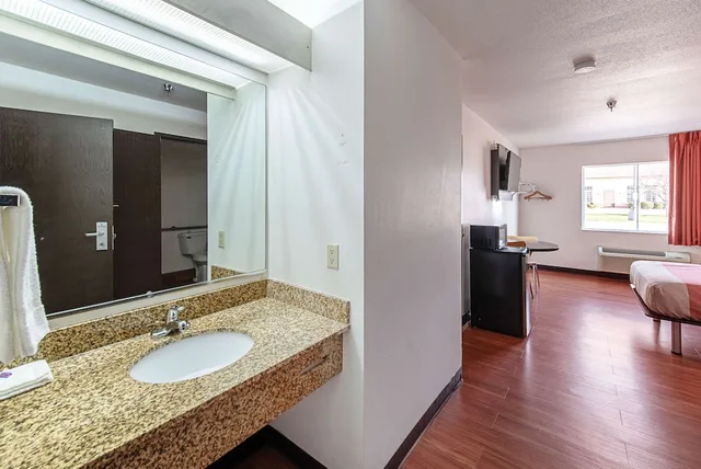 غرفة قياسية بسرير مزدوج لذوي الإعاقة، Motel6 Lebanon, IN 5/7