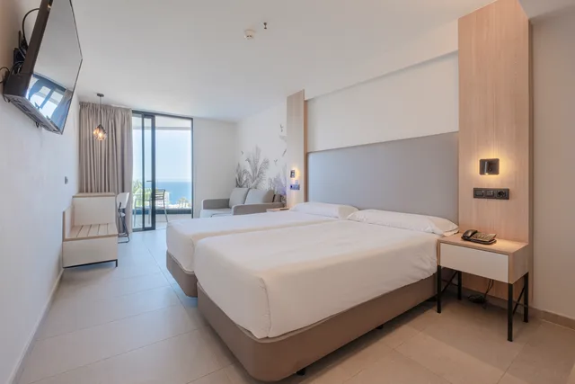 Room, Double Bed, Side Sea View, MYND Adeje 3/6