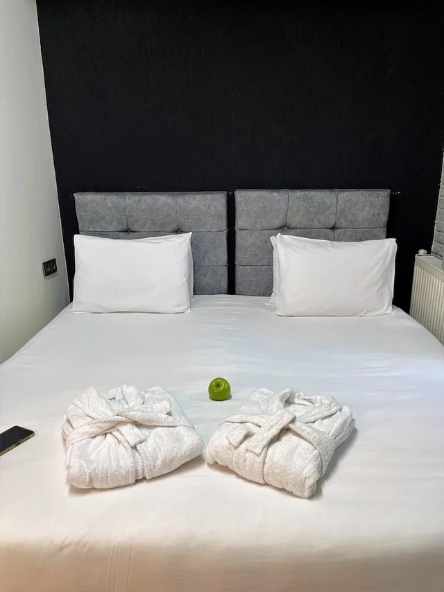 غرفة قياسية بسرير كوين، Mates Port Hotel 2/4