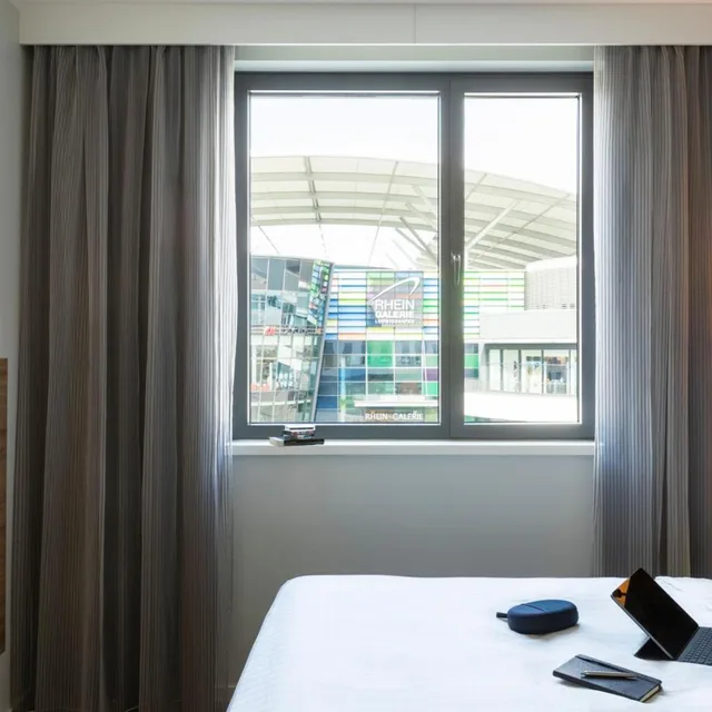 Moxy Sleeper, Guest Room, King Bed, Queen Bed، Moxy Ludwigshafen 6/8