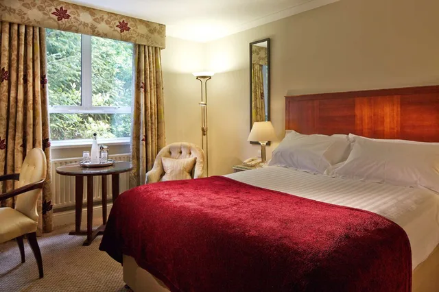 غرفة كلوب بسرير مزدوج، Macdonald Frimley Hall Hotel And Spa 1/1
