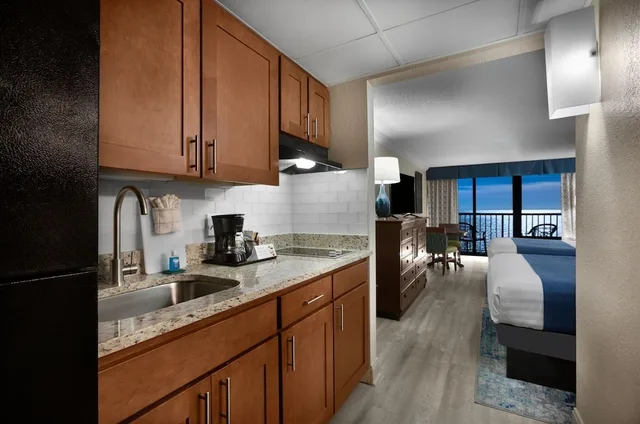 Efficiency, Tower, 2 Queen Beds, Ocean Front, Kitchen، Sea Crest Oceanfront Resort 8/8