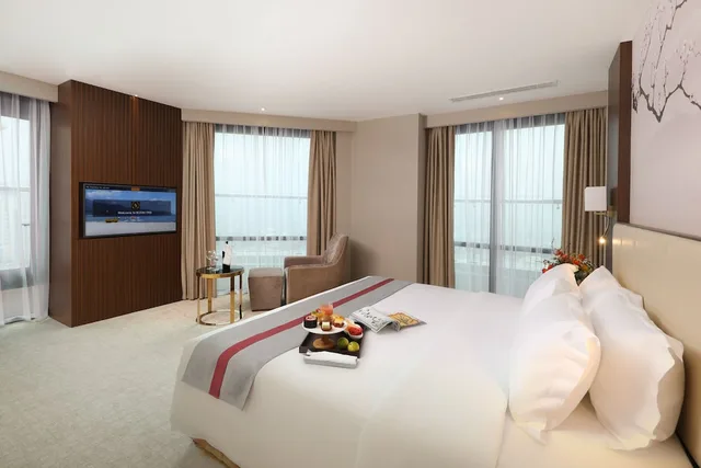Executive Suite King, Grand Vista Hanoi 1/3