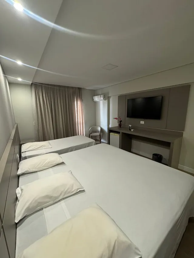 شقة سوبيريور ثلاثية بسرير مزدوج وسرير فردي بشرفة، Hotel Guarany 1/1