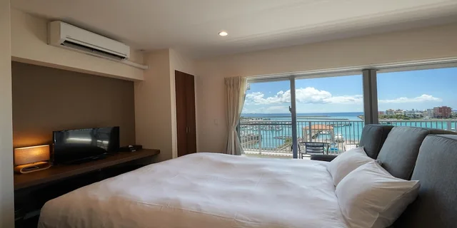 غرفة سوبيريور بسرير مزدوج وسرير فردي بإطلالة على المرفأ مع أريكة، Seaside Condominium Rana Chatan 1/10