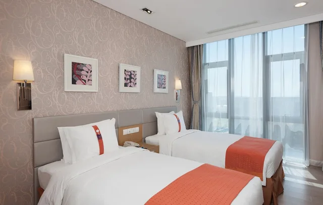 جناح بسرير فردي بـ3 غرف نوم بمطبخ، Holiday Inn Express Beijing Yizhaung 1/6