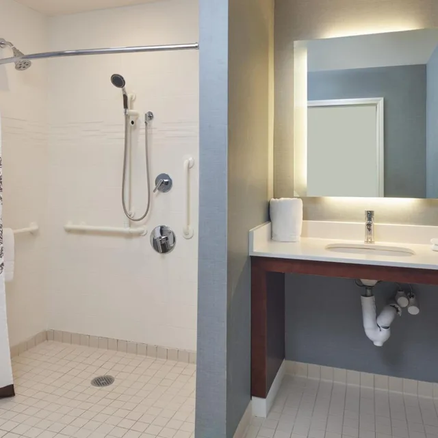 استوديو بسرير كينج مع أريكة بحوض استحمام لذوي الإعاقة، Residence Inn Philadelphia Airport 4/5