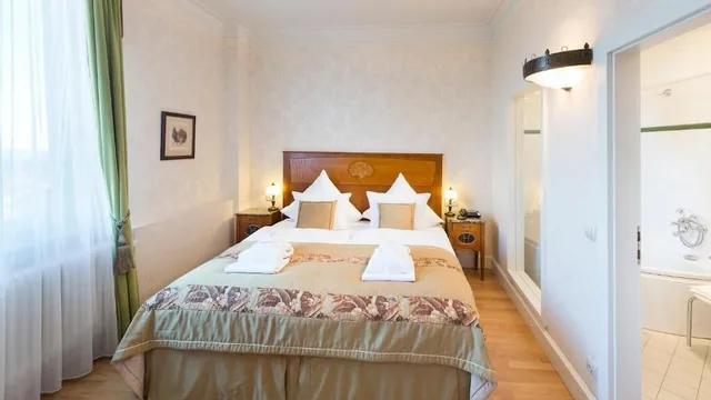Suite, Convertible Double Bed, Living Area، Das Palmenwald Schwarzwaldhof, BW Signature Collection 1/5