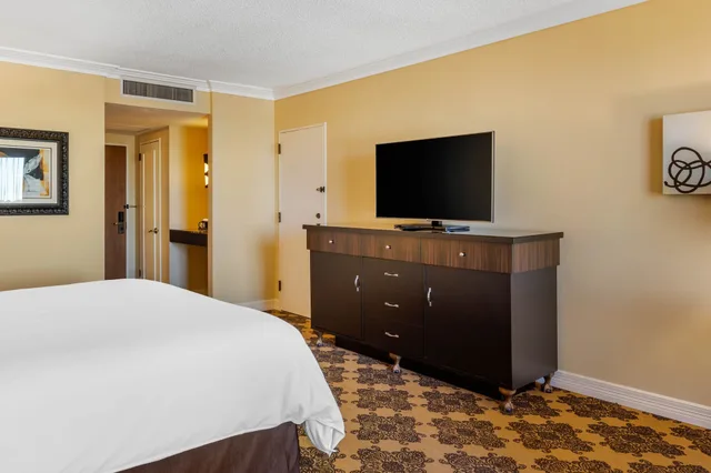 غرفة سيغنتشر بريميير بسرير كينج، Omni Houston Hotel 10/10