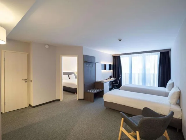 غرفة قياسية بسرير كوين وسريرين منفصلين، Best Western City Centre 1/2