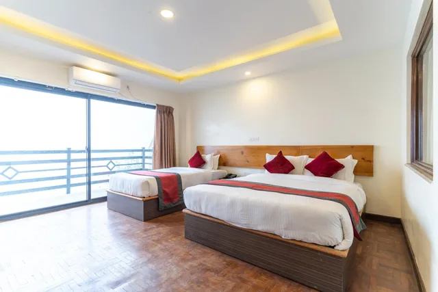 Deluxe Double, NAGARKOT SHANGRILA RESORT 8/10