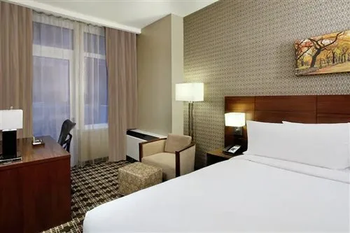 غرفة كلاسيكية بسرير كينج، Hilton Garden Inn New York/Midtown Park Ave 1/2