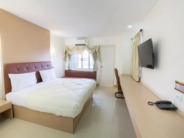 1 Bedroom, Deluxe, King Bed, P.A. Thani Hotel 1/1