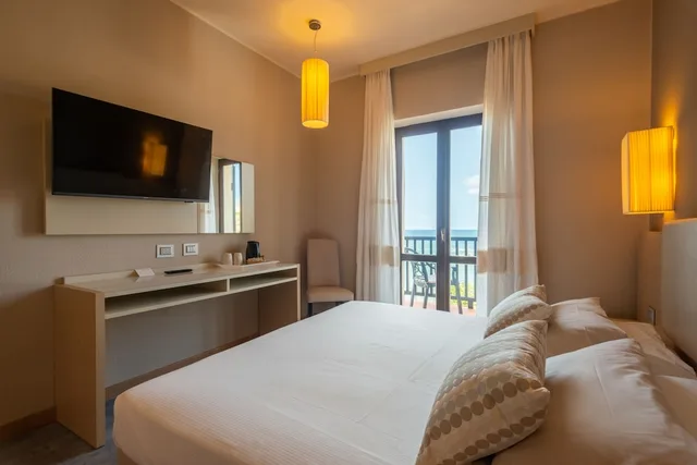 غرفة بسرير مزدوج أو سريرين منفصلين بإطلالة على البحر، Hotel Calabona 1/7