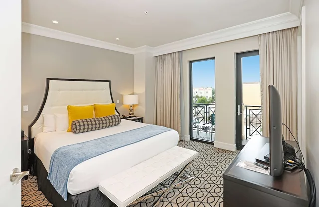 جناح جونيور بسرير كينج مع أريكة، Inn On Fifth 1/3