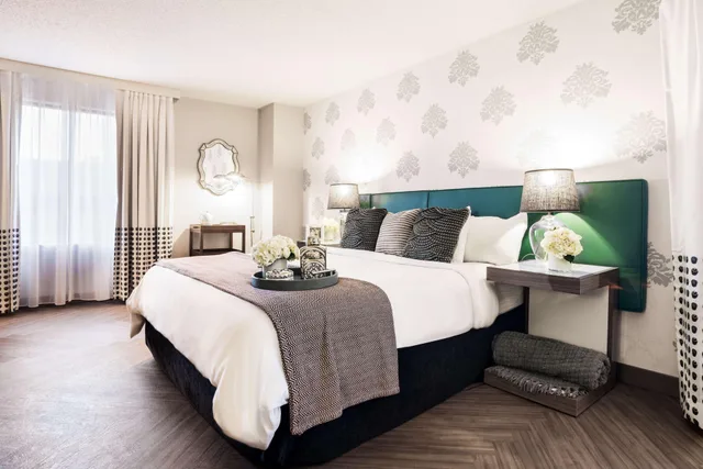 Final Frontier, Hyperthemed، The Curtis Denver a DoubleTree by Hilton Hotel 1/2