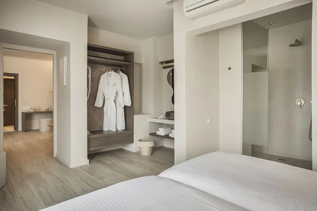 2 Bedrooms, Master, Suite, King and Twin Beds، Palladium 8/8