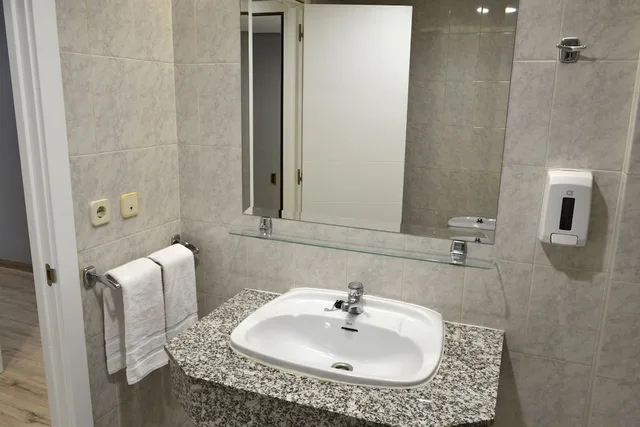 غرفة قياسية بسريرين منفصلين بشرفة، Hotel Alda Sada Marina 3/5
