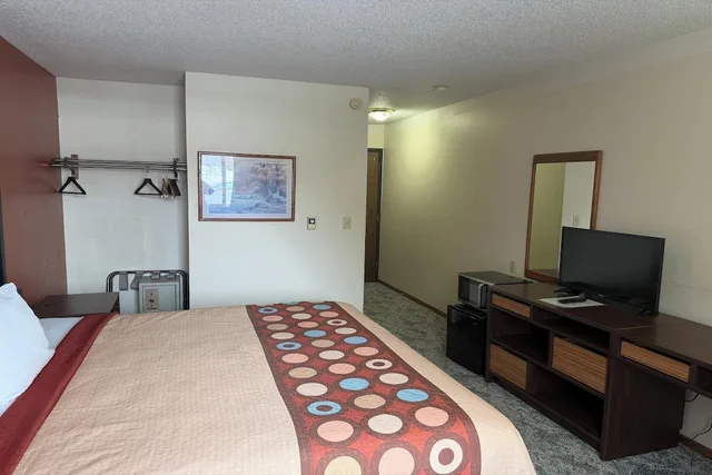 غرفة بسرير كينج، Iron Mountain Inn & Suites MI US 2 1/3