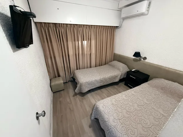 غرفة قياسية رباعية، Shelton Hotel 1/10