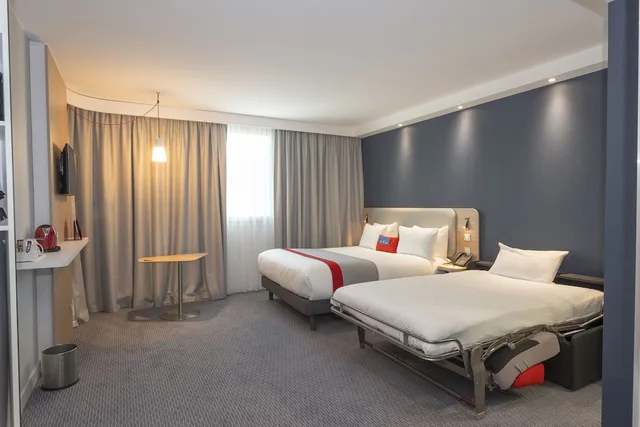 غرفة قياسية بسرير مزدوج مع أريكة، Holiday Inn Express Paris Velizy 3/10