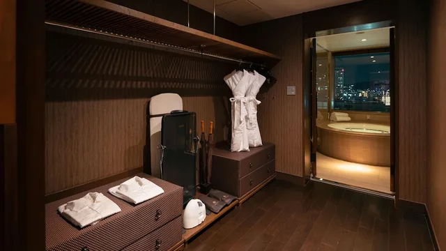 جناح جونيور بسرير كوين، Oriental Hotel 7/8