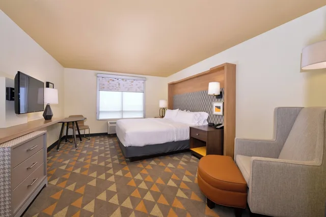 غرفة قياسية بسرير كينج، Holiday Inn Kansas City Airport 1/7