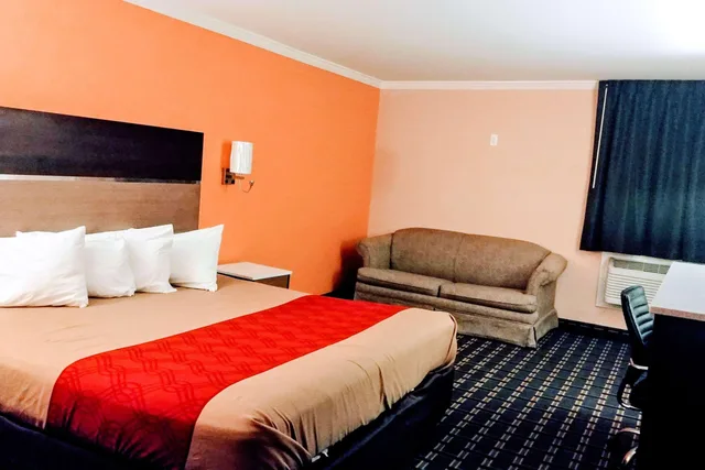 غرفة بسرير كينج، Econo Lodge Milldale - Southington 1/3