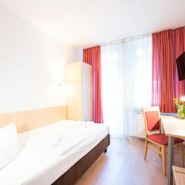 غرفة مفردة، Hotel Astoria Am Urachplatz 6/20