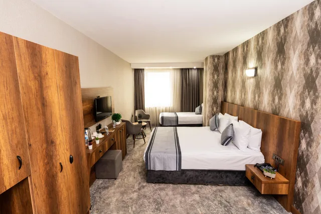 غرفة ديلوكس ثلاثية بسرير كوين وسرير فردي، Airport Express Hotel 3/10