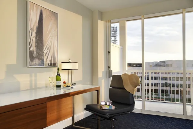 جناح غراند بسرير كينج بإطلالة على النهر بغرفة نوم واحدة، Hotel Tampa Riverwalk 2/2