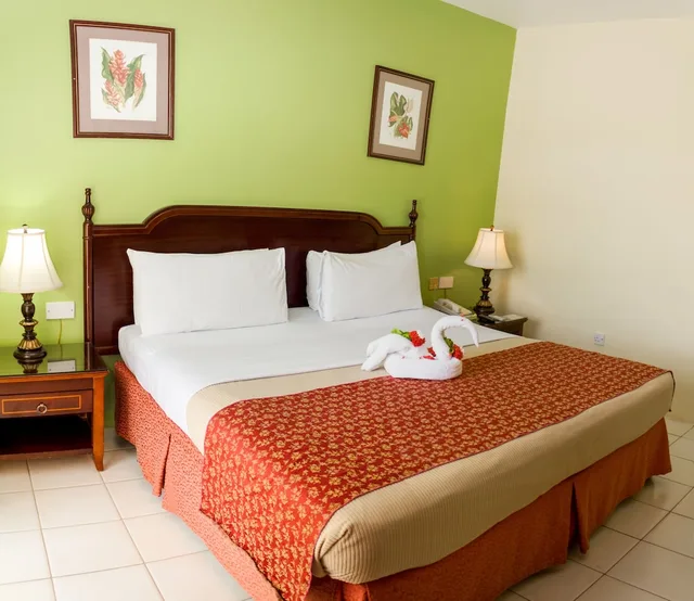 غرفة قياسية بسرير كينج، Bay Gardens Hotel 4/9