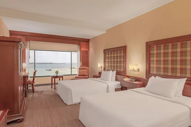 غرفة ديلوكس بسرير كينج بإطلالة على النهر، Cambodiana Hotel 4/10