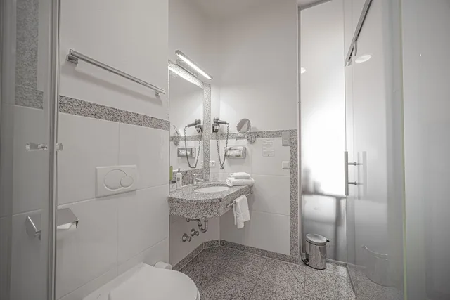جناح بسرير مزدوج بغرفتي نوم مع أريكة، Villa Ceconi By Das Grune Hotel Zur Post - 100 Bio 9/10