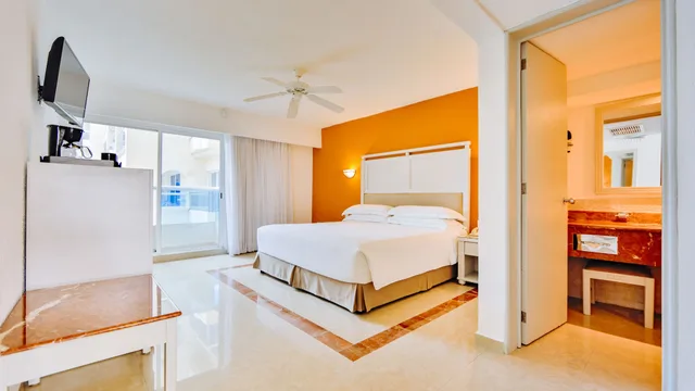2x2, Connecting, 2 King Beds, Occidental Costa Cancun 3/8