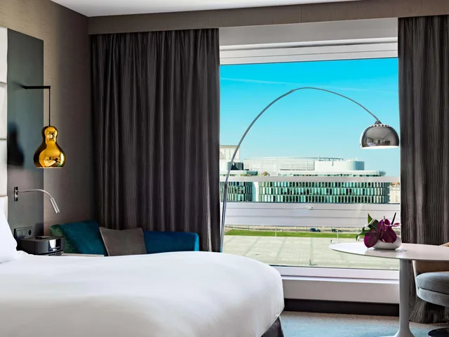 غرفة فاخرة بسرير كينج، Sofitel Victoria Warsaw 4/7