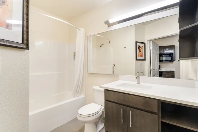 1 Bedroom, Executive, Suite, King Bed, Candlewood Suites 4/5