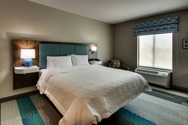 غرفة بسرير كينج، Hampton Inn And Suites Southport 3/4