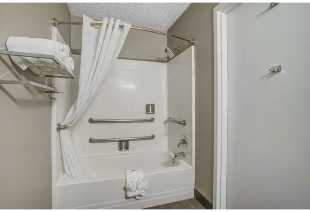 غرفة بسرير كوين بمطبخ لغير المدخنين، Studio6 Tucson, AZ - Irvington Road 7/7