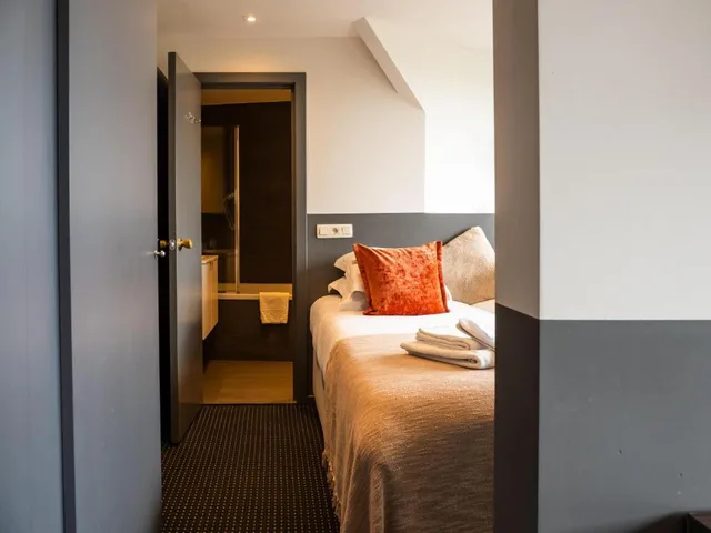 غرفة قياسية رباعية بسرير مزدوج، Hotel Gravensteen 2/2