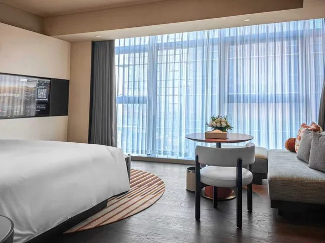 غرفة بريميوم بسرير كينج، Hotel Indigo Zhuhai Xiangzhou by IHG 3/10