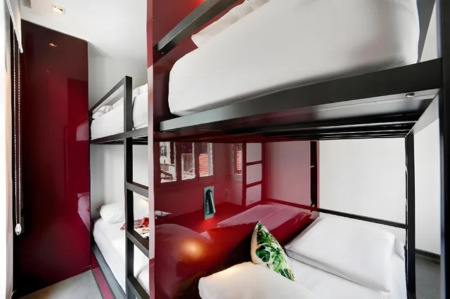 Female Dorm, Female Only, 6 Beds, Private Bathroom، The Central House Istanbul Taksim 1/1