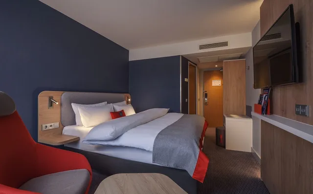 غرفة قياسية بسرير كوين، HOLIDAY INN EXPRESS FRANKFURT MESSE 2/3